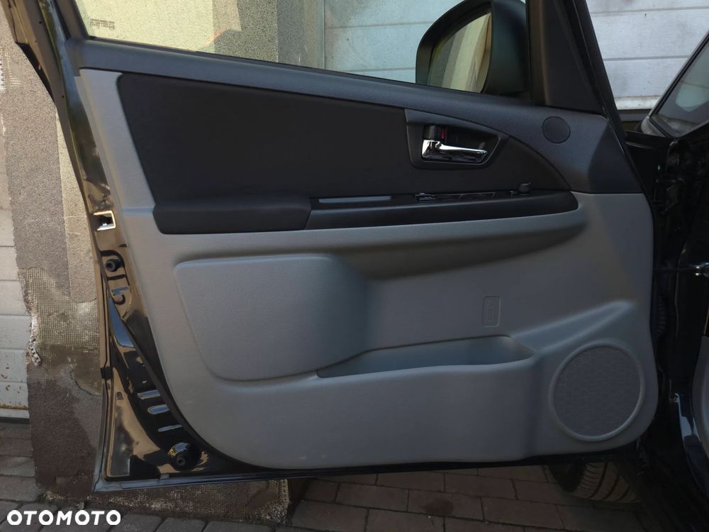 Suzuki SX4 1.6 VVT 4x4 Style - 25