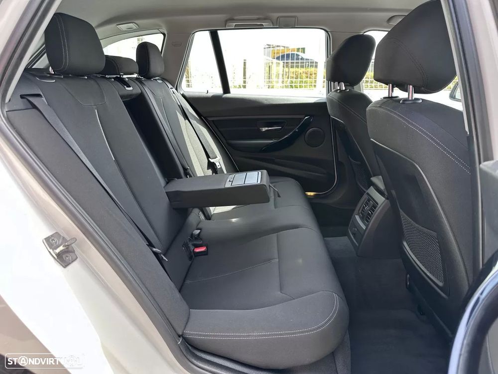 BMW 318 d Sport Line - 45