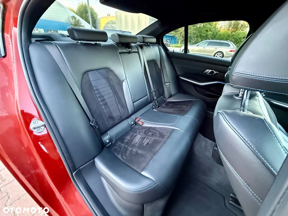 BMW Seria 3 320d M Sport Shadow - 21