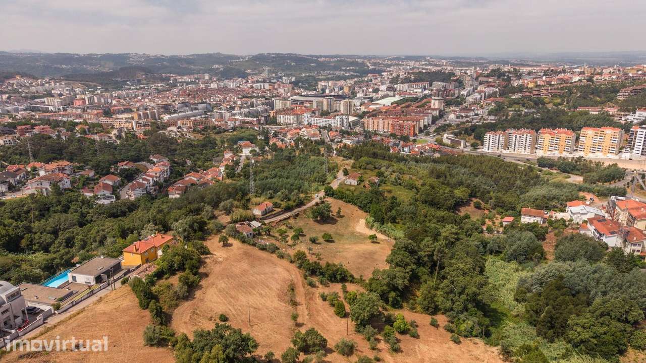 Moradia com Terreno de 7.014 m2 | Potencial Construtivo de 3.500 m2 | - Grande imagem: 3/12