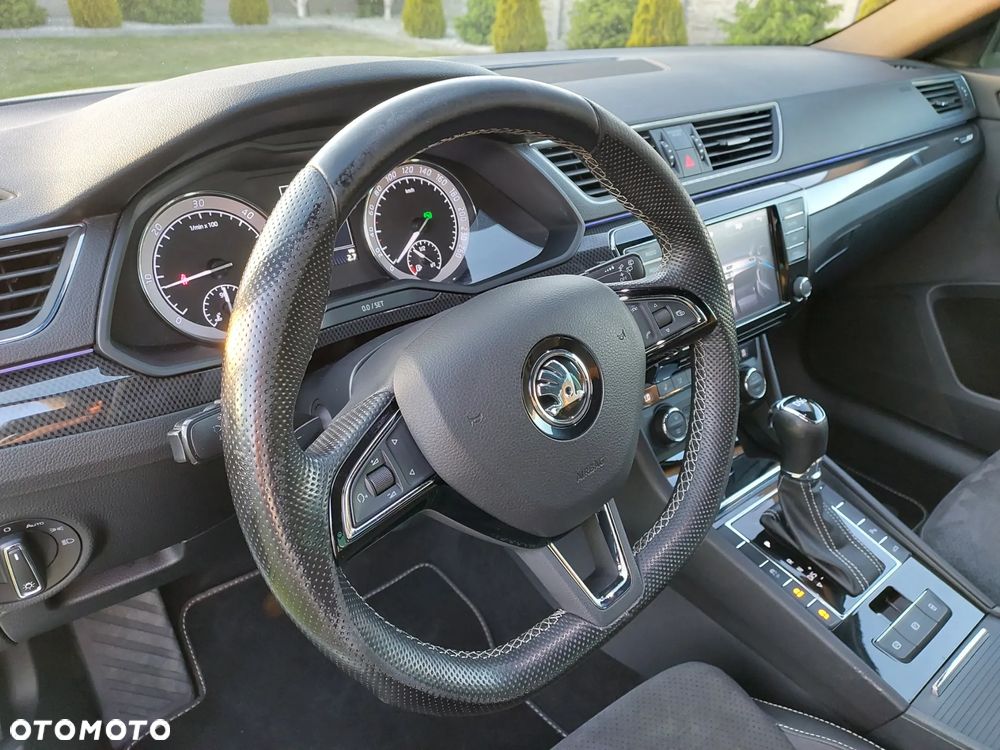 Skoda Superb 2.0 TDI Sportline DSG - 20