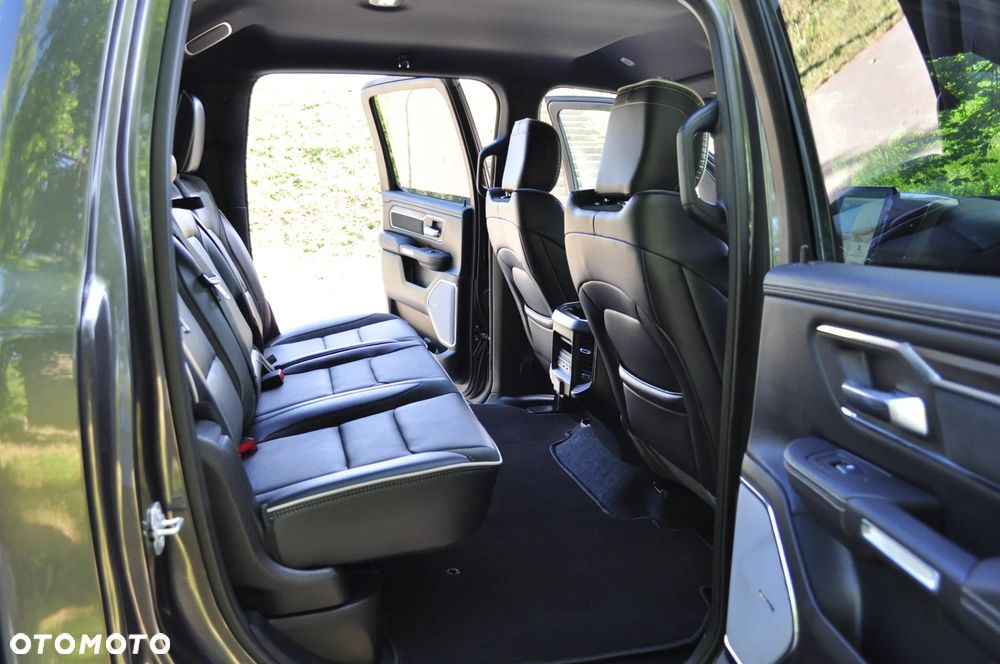RAM 1500 Laramie Night Premium - 16