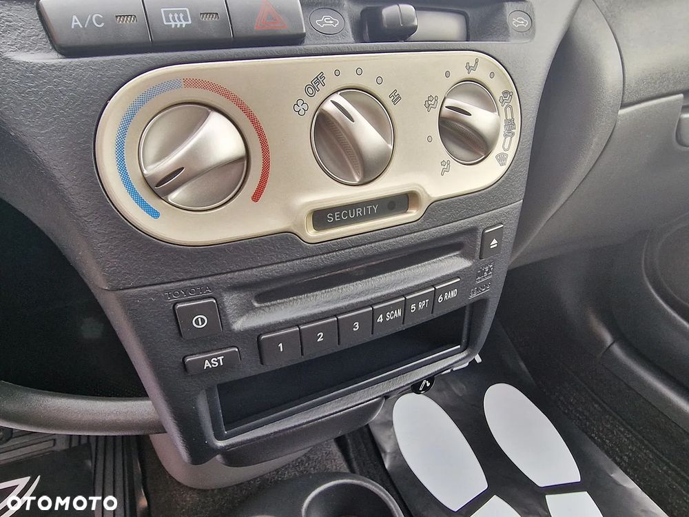 Toyota Yaris - 16