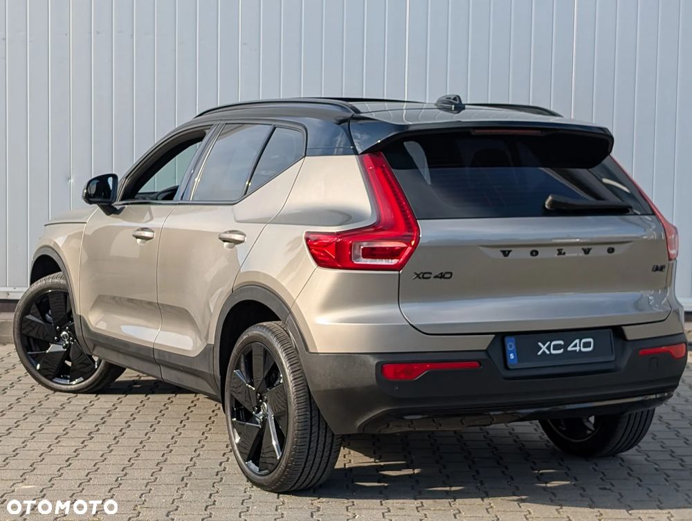 Volvo XC 40 B4 B AWD R-Design - 4