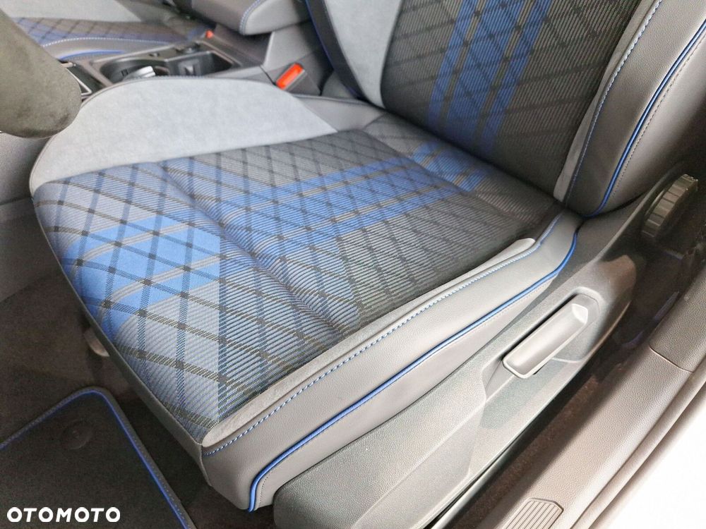 Volkswagen Golf Variant - 12