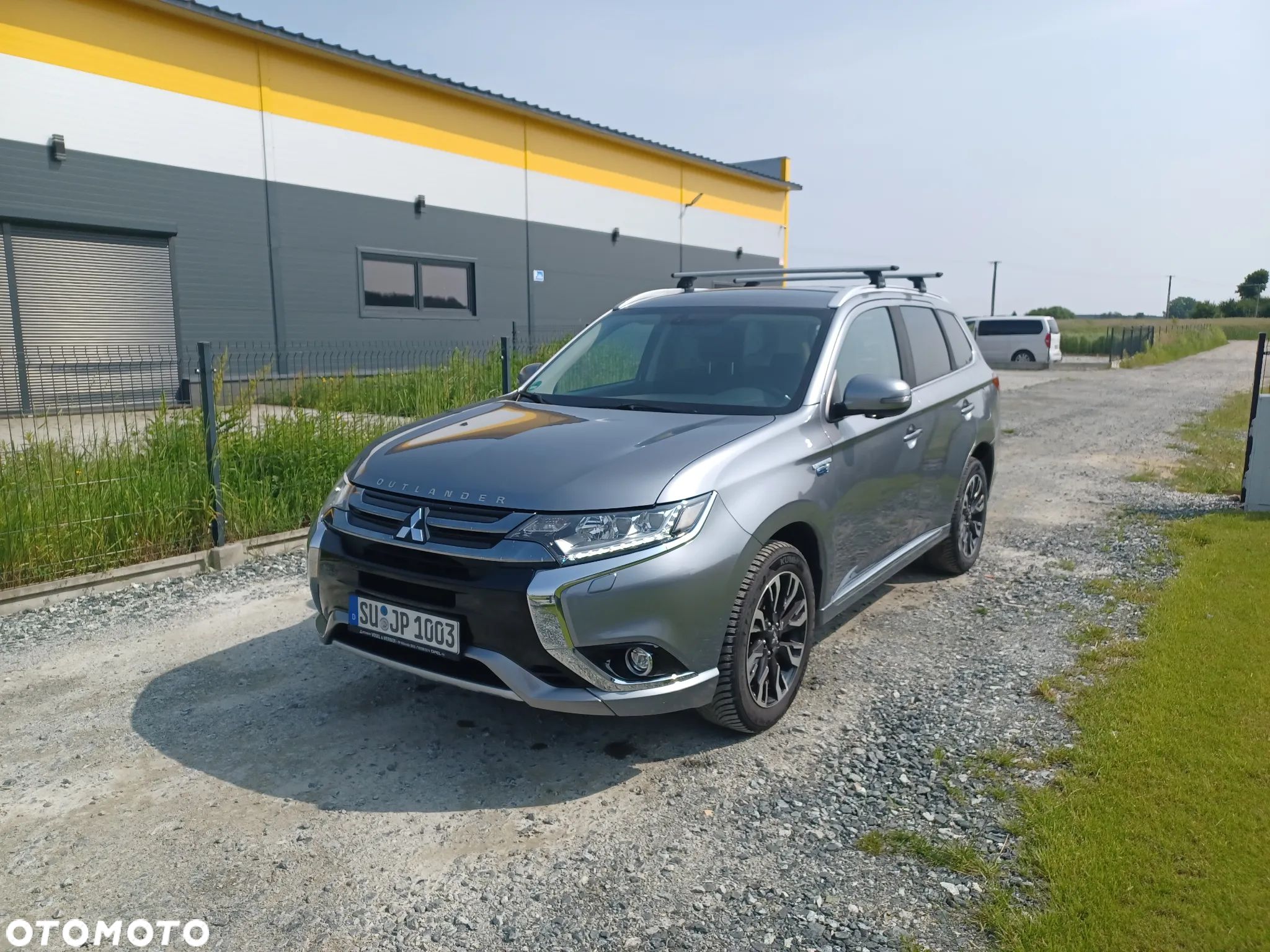 Mitsubishi Outlander 2.0 4WD Plug-In Hybrid Plus - 1