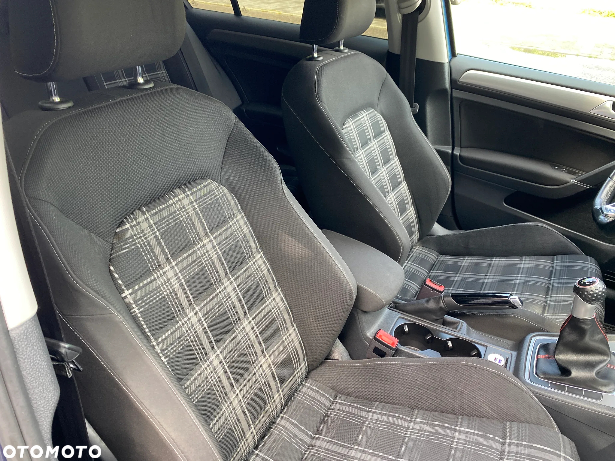 Volkswagen Golf - 14