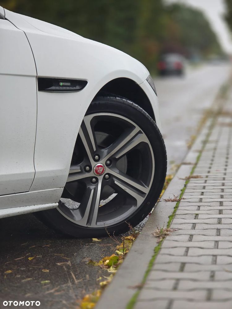 Jaguar XF 2.0 i4D AWD R-Sport - 36