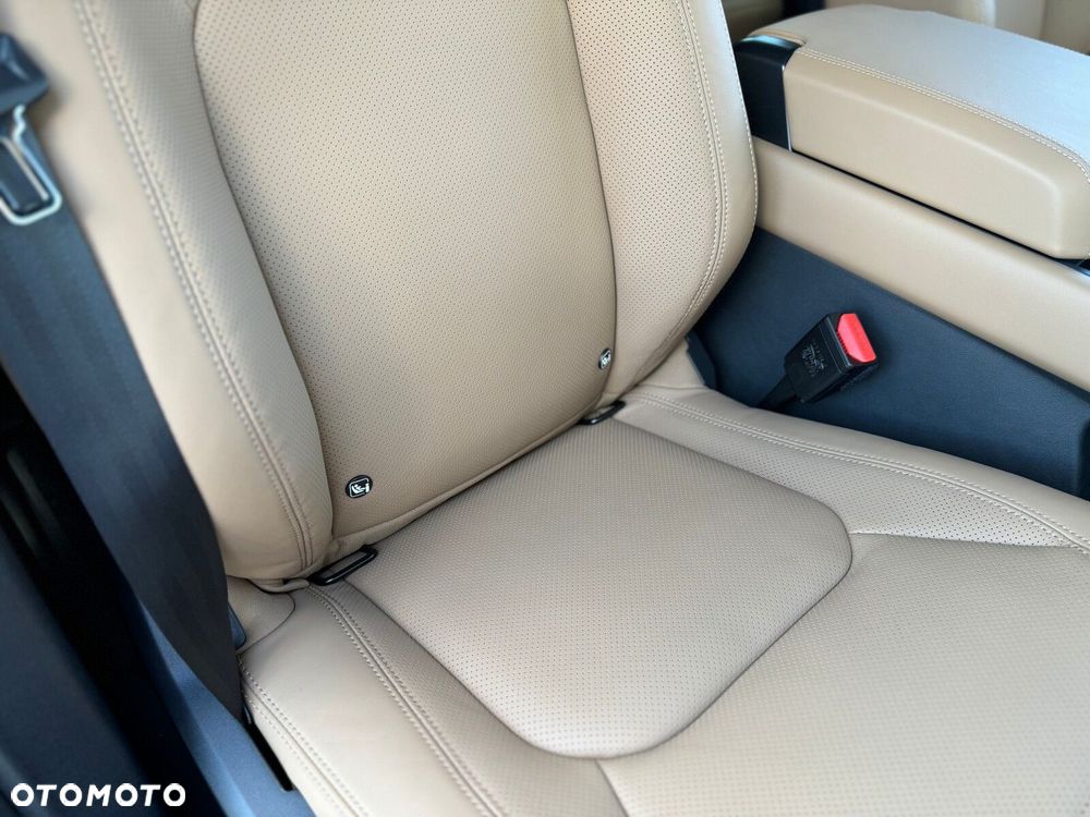 Land Rover Defender - 8