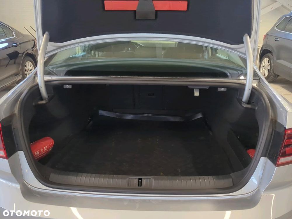Volkswagen Passat 2.0 TDI EVO Business DSG - 20