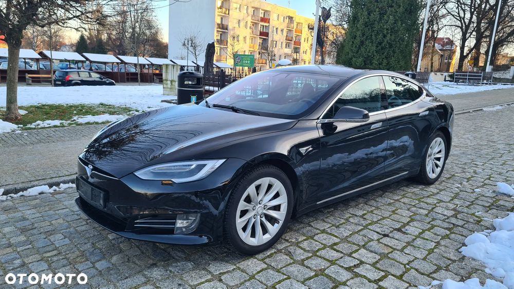 Tesla Model S - 4