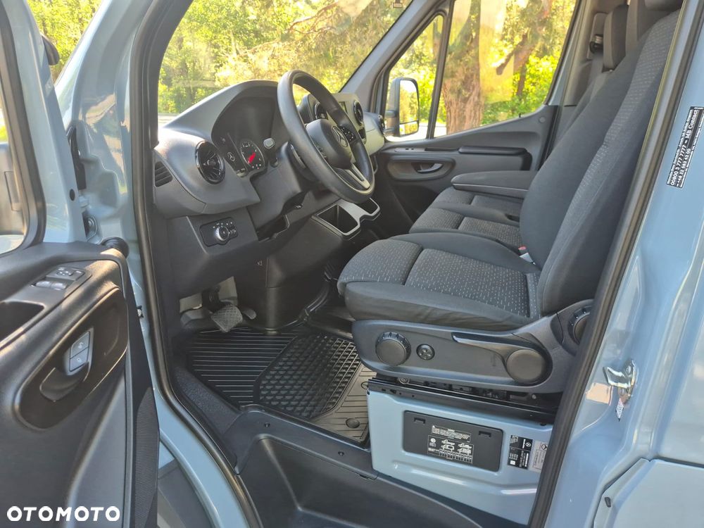 Mercedes-Benz Sprinter - 28
