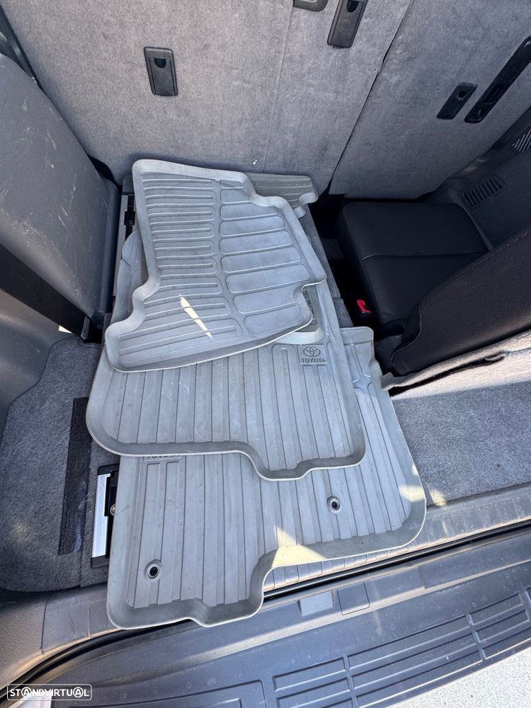Toyota Land Cruiser - 12