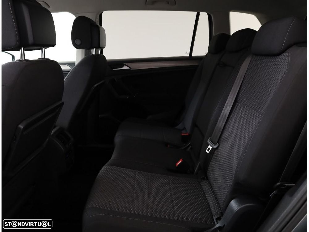 VW Tiguan Allspace 2.0 TDI Confortline DSG - 25