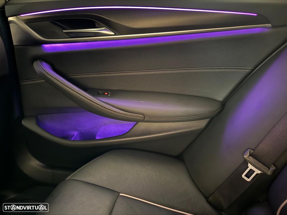 BMW 530 e Pack Desportivo M - 16