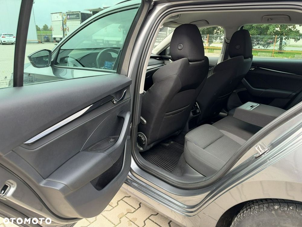 Skoda Octavia 2.0 TDI DSG Ambition - 14