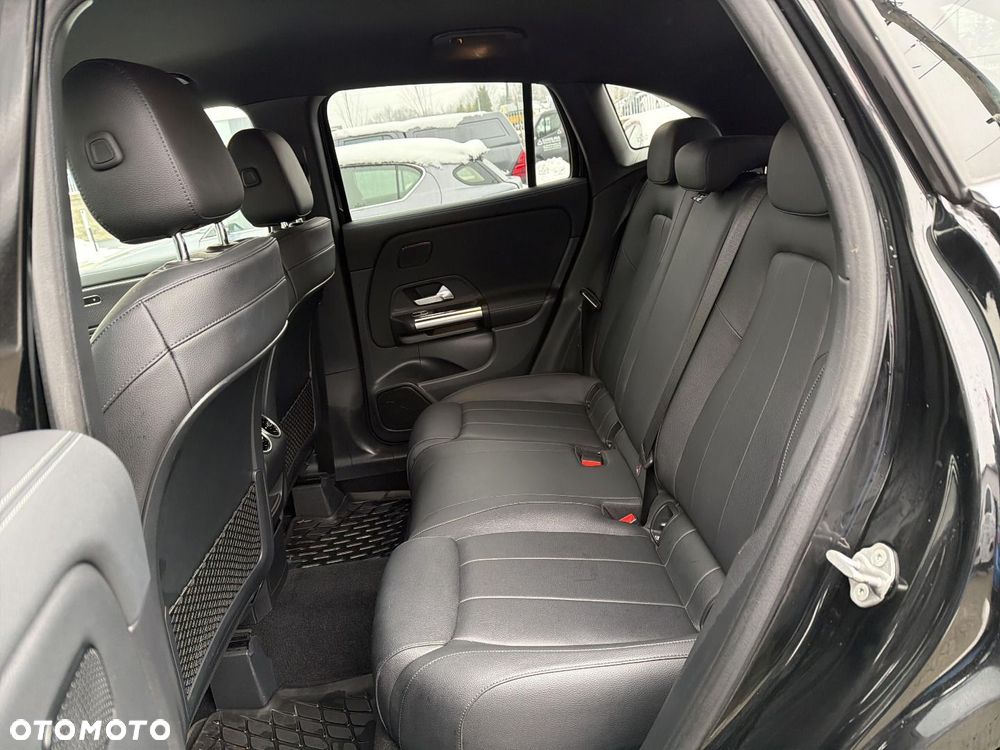 Mercedes-Benz GLA - 14