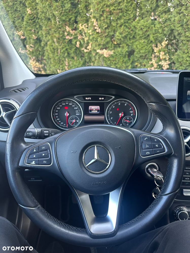 Mercedes-Benz Klasa B 180 Edition - 20
