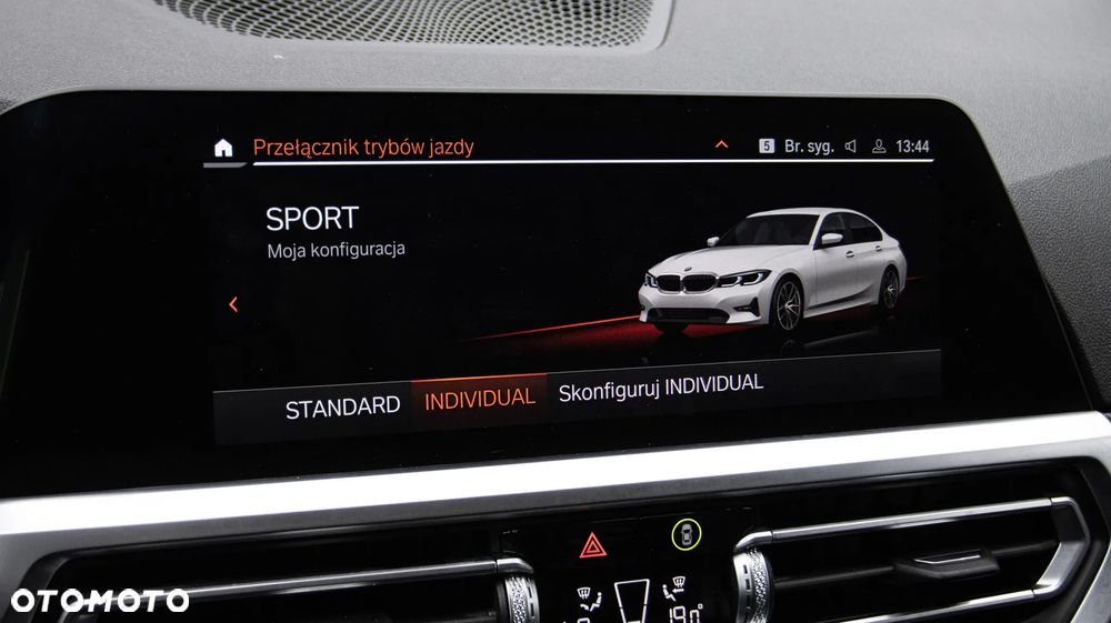 BMW Seria 3 318i Sport Line - 30