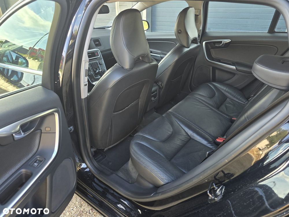 Volvo V60 D3 Geartronic R-Design - 27