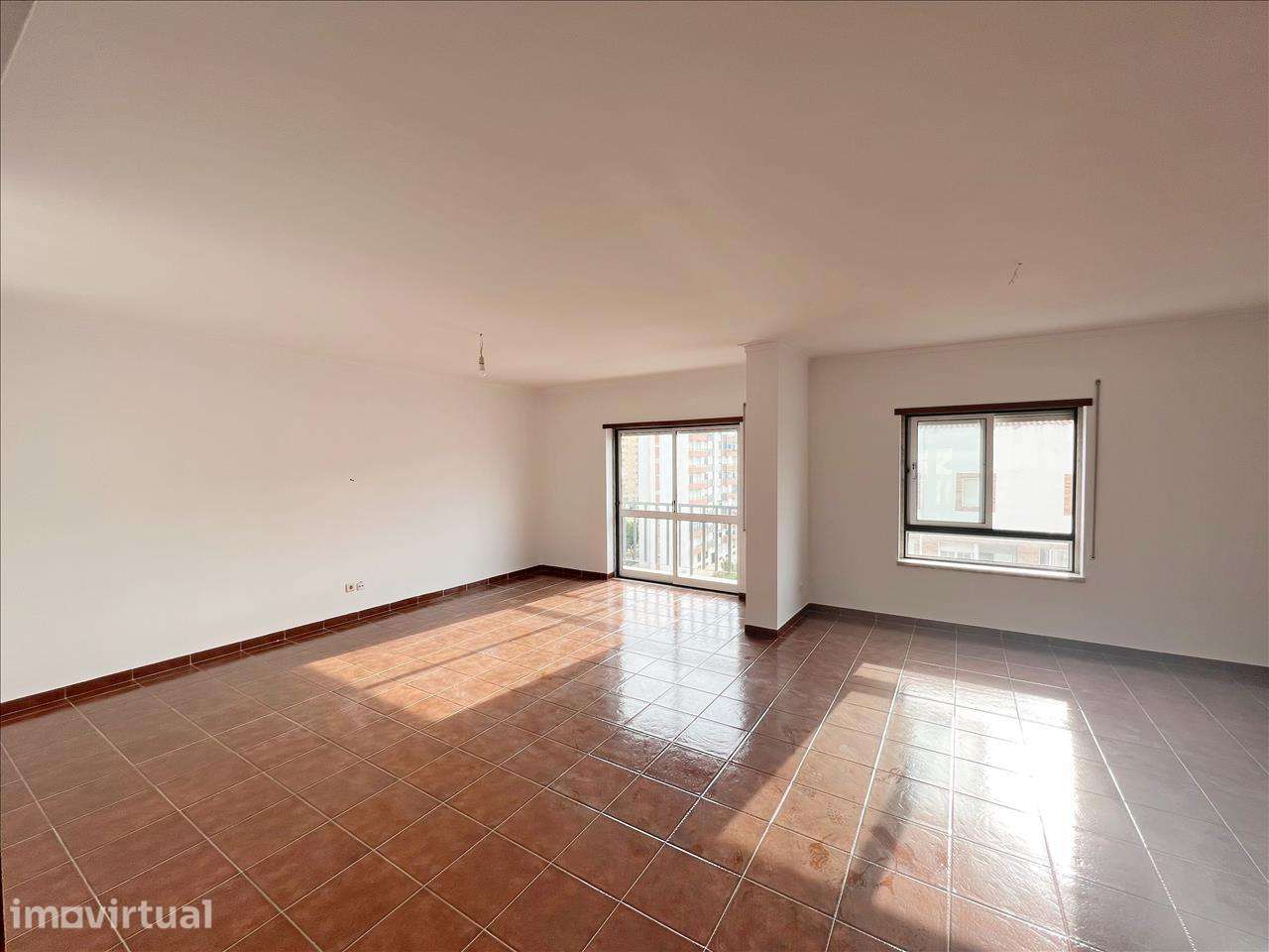 Apartamento familiar no Carregado - Grande imagem: 3/27