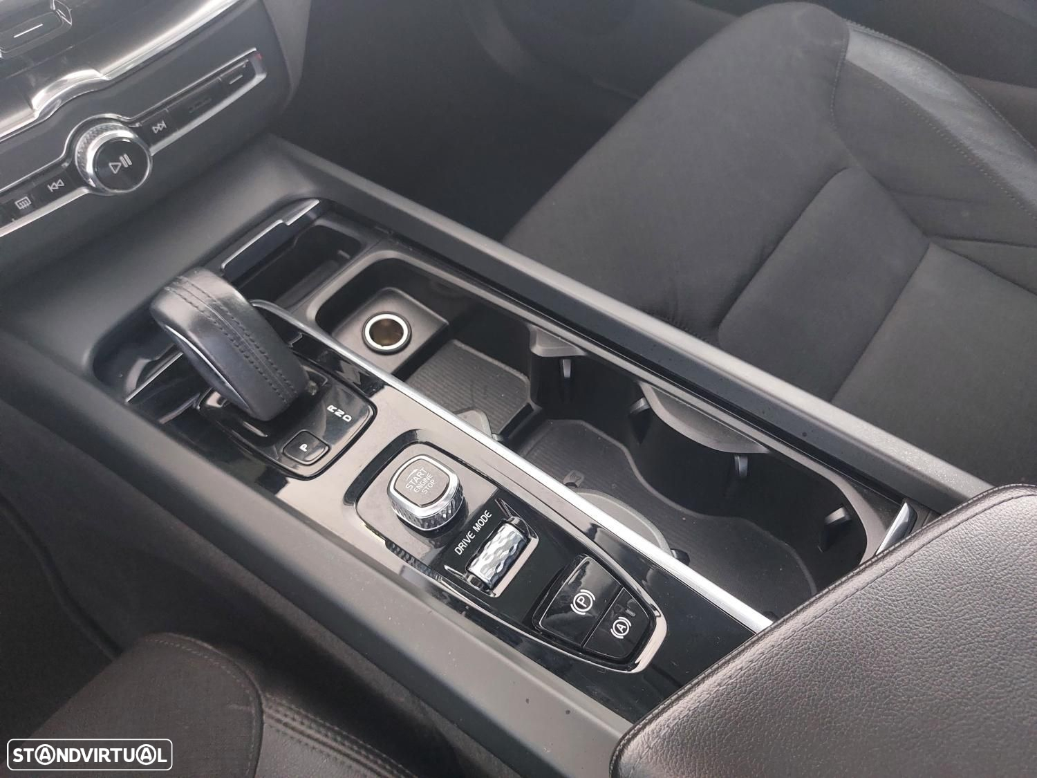 Volvo XC 60 2.0 T8 PHEV Momentum AWD - 41