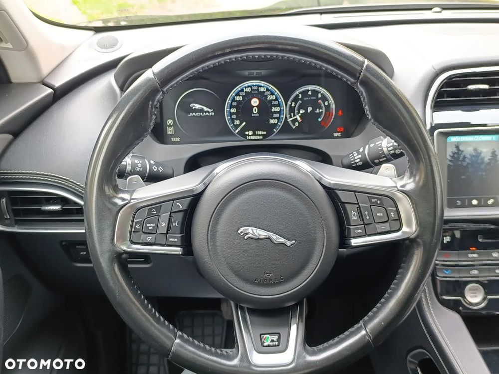 Jaguar F-Pace 25t AWD R-Sport - 9