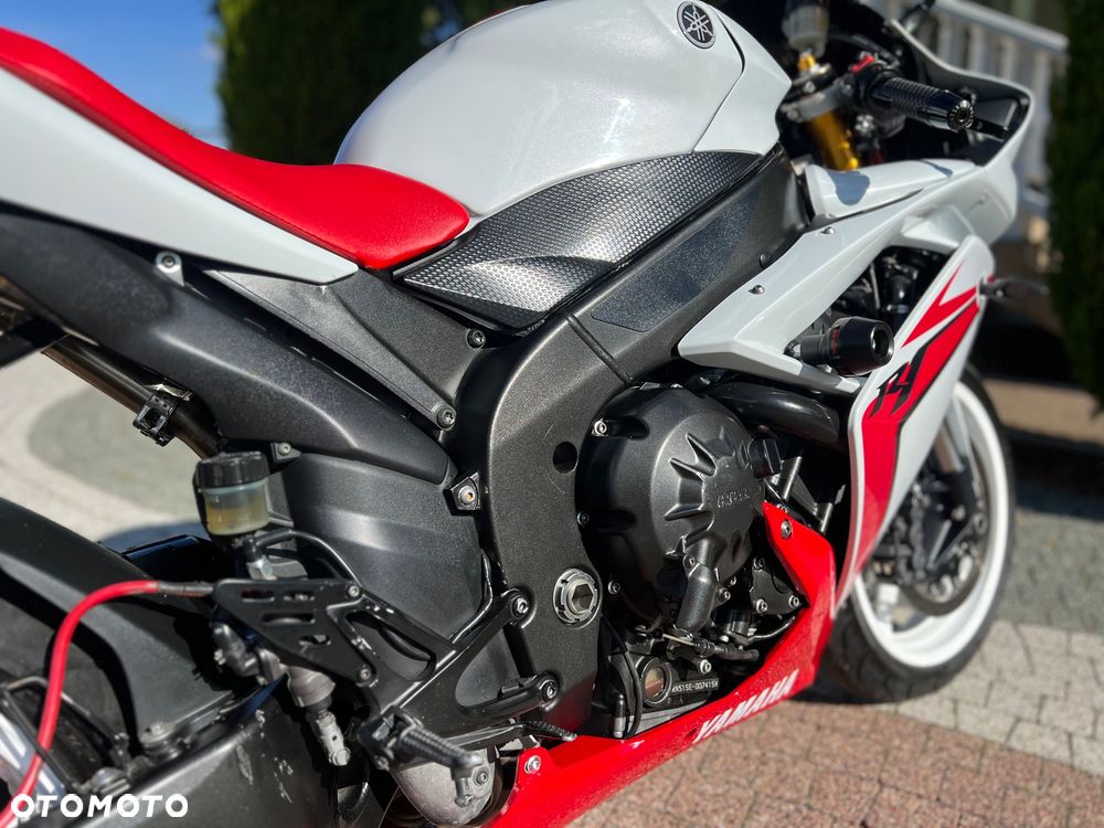 Yamaha R1 - 12