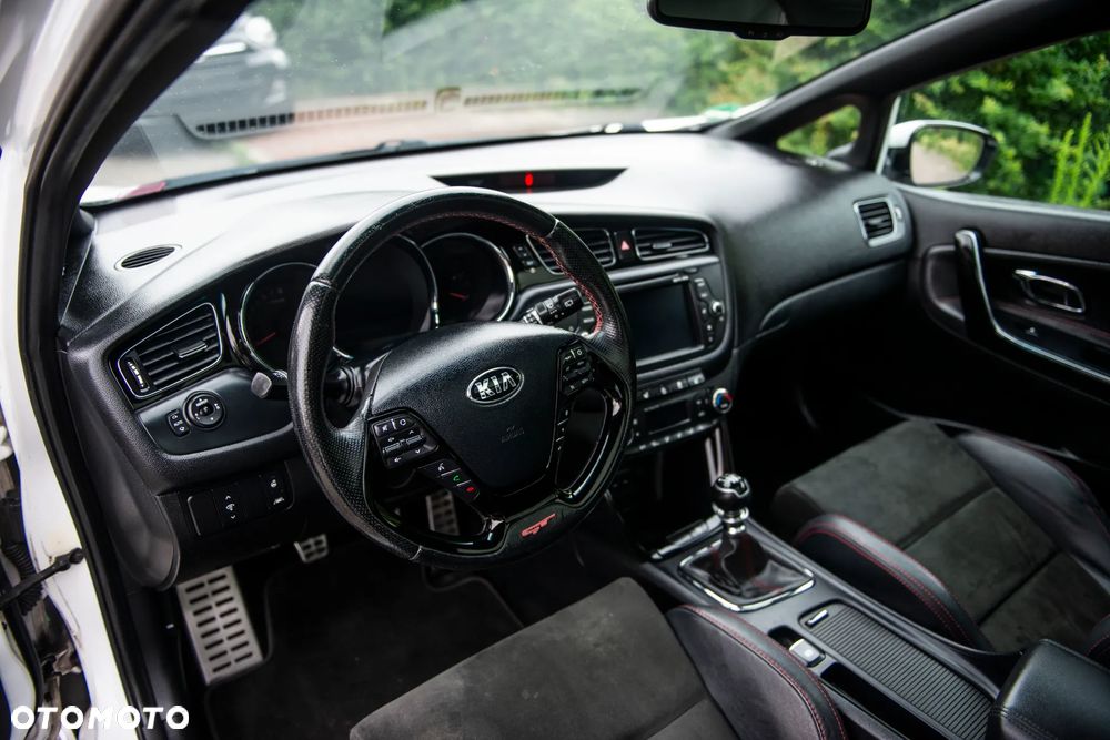 Kia Ceed 1.6 T-GDI GT - 19