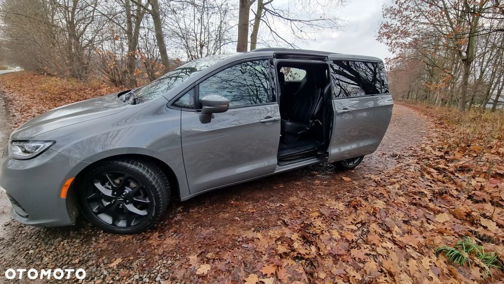 Chrysler Pacifica - 30
