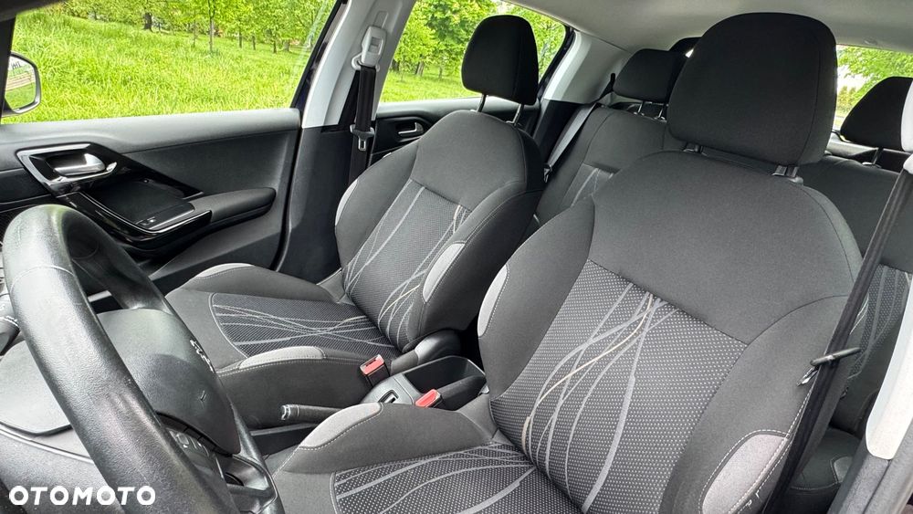 Peugeot 208 1.2 PureTech Style - 9