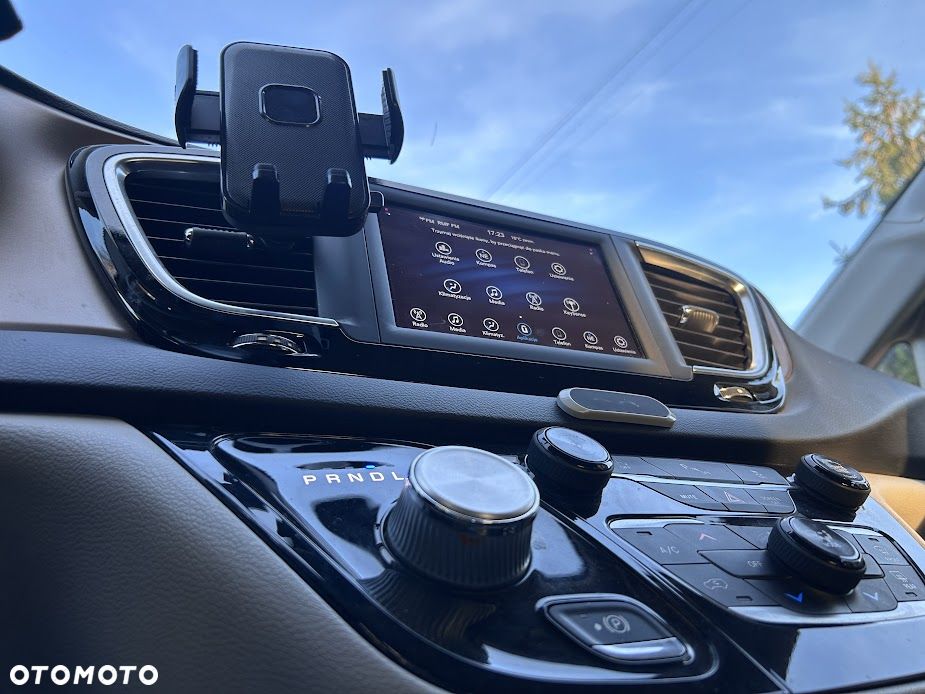 Chrysler Pacifica - 16