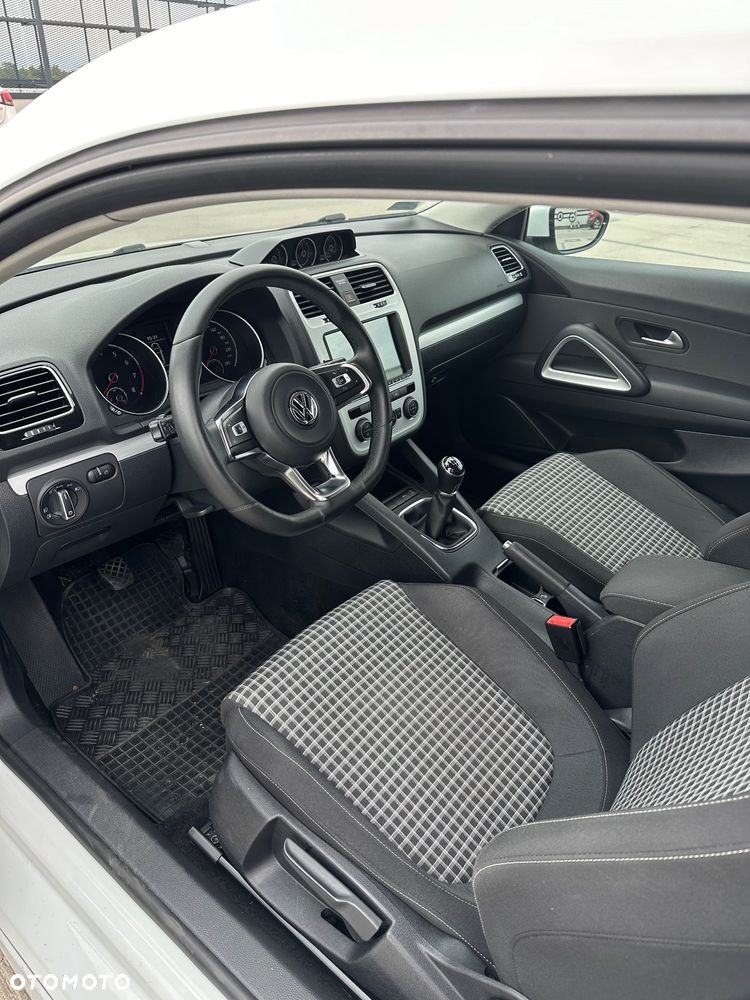 Volkswagen Scirocco 2.0 TSI BMT Perfectline R-Style - 4