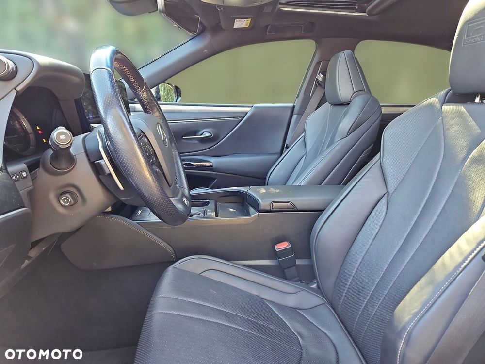 Lexus ES 300h F Sport Edition - 23