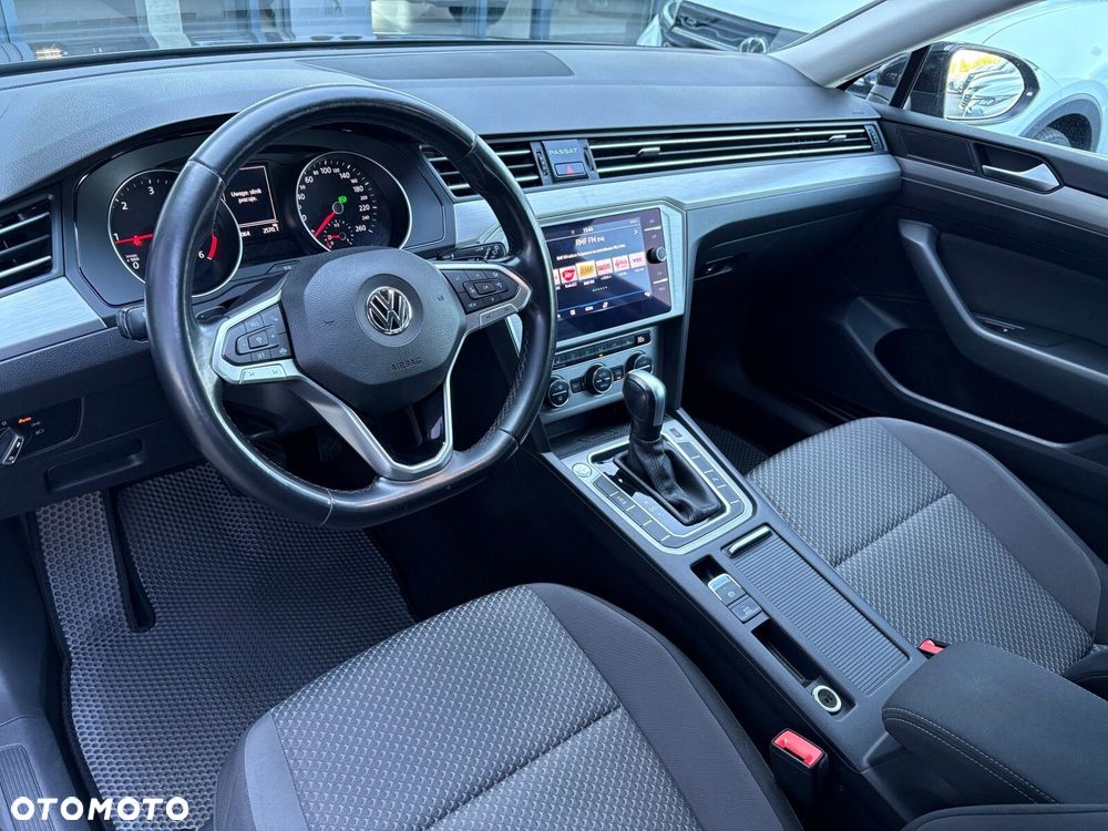 Volkswagen Passat - 12