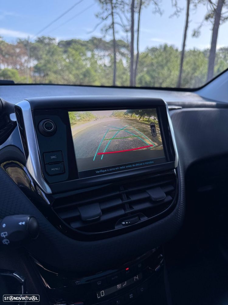 Peugeot 2008 1.2 PureTech Allure EAT6 - 7