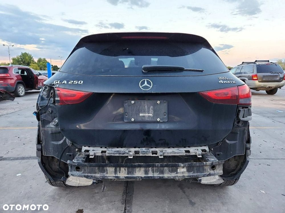 Mercedes-Benz GLA 2021