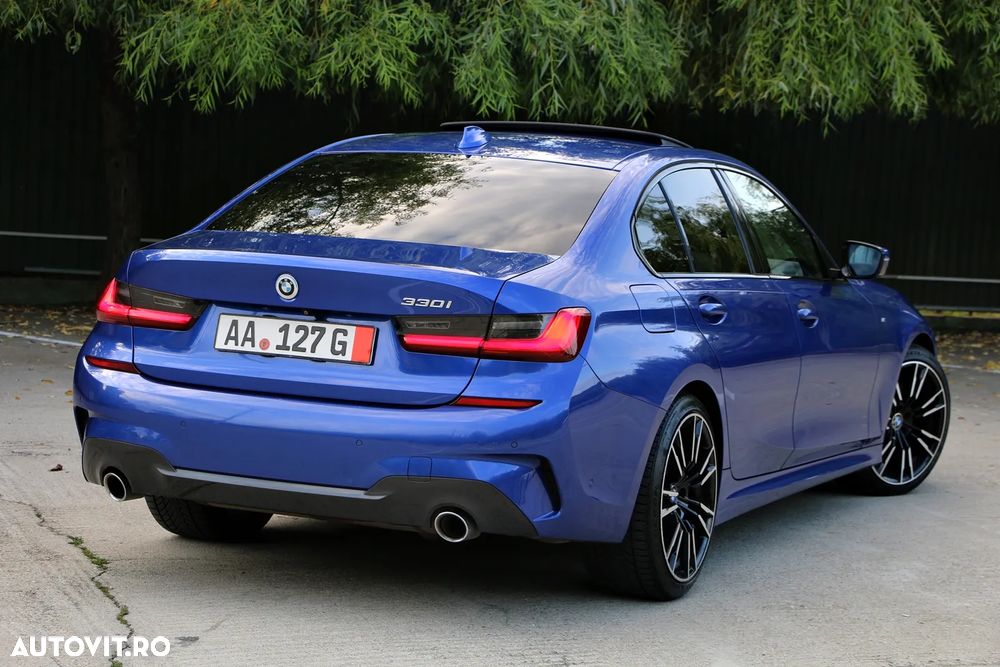 BMW Seria 3 330i Aut. M Sport - 13
