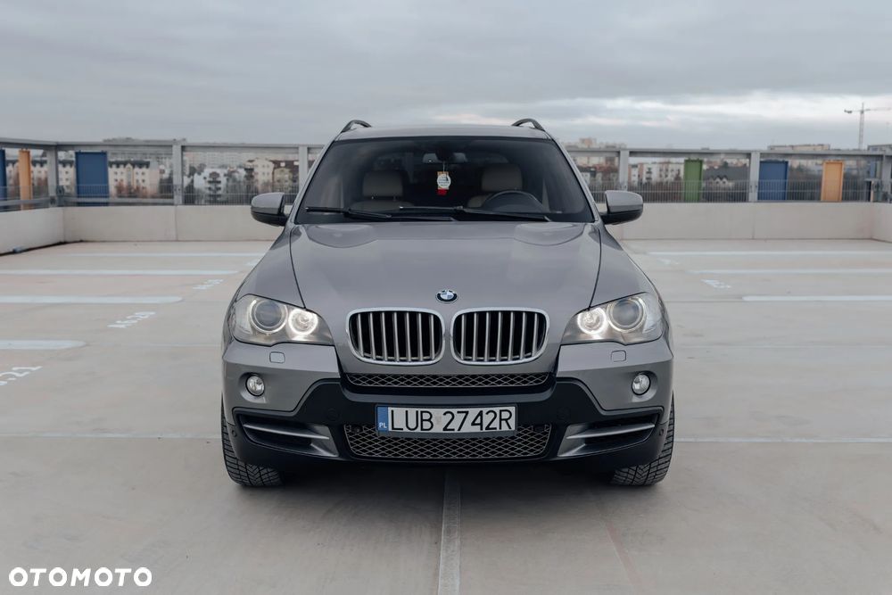 BMW X5 4.8i xDrive - 1