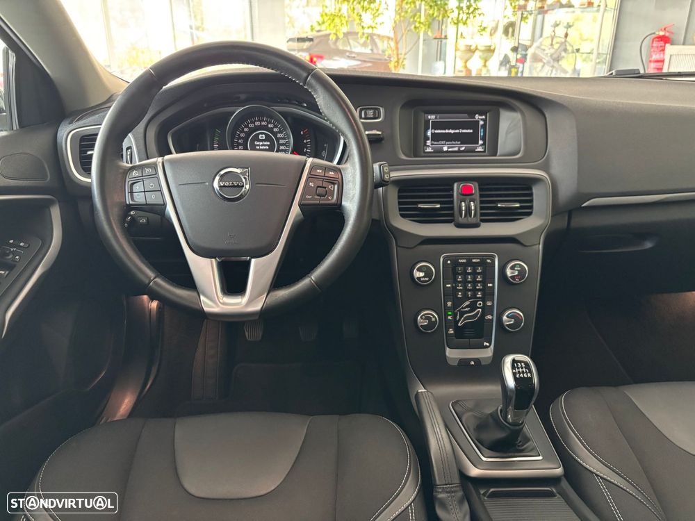 Volvo V40 2.0 D3 Momentum - 8