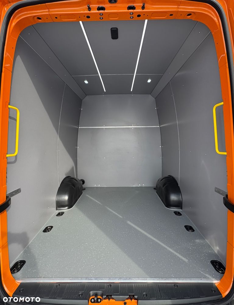 Volkswagen Crafter - 11