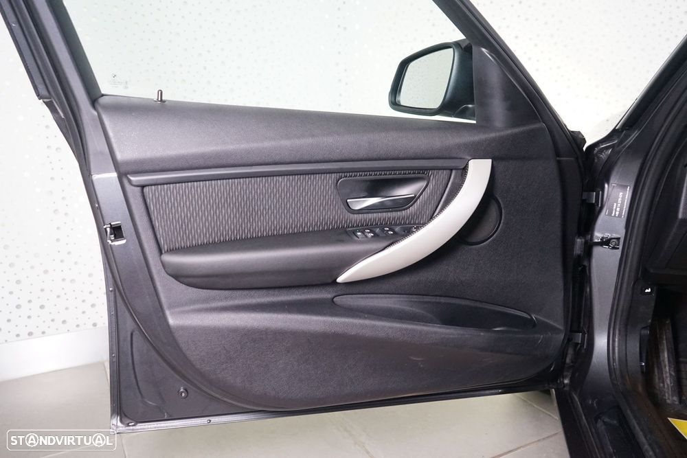 BMW 320 d Touring Auto Exclusive - 18