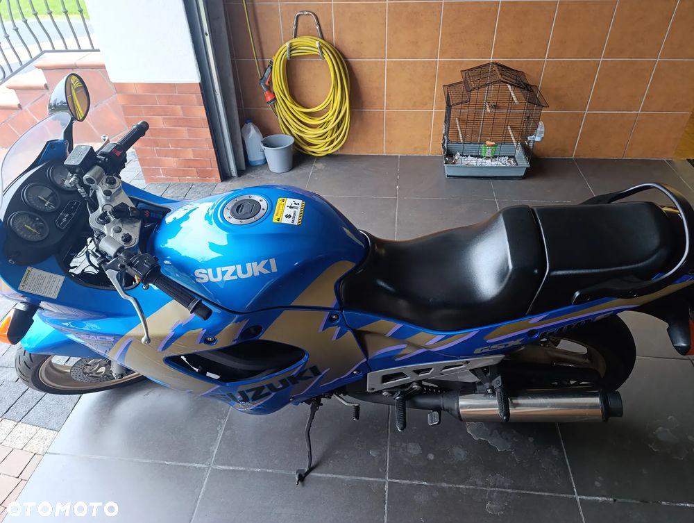 Suzuki GSX - 12