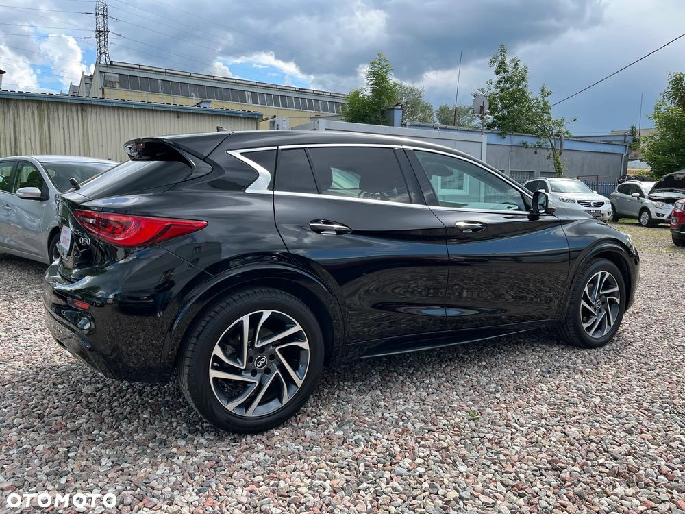 Infiniti Q30 - 5