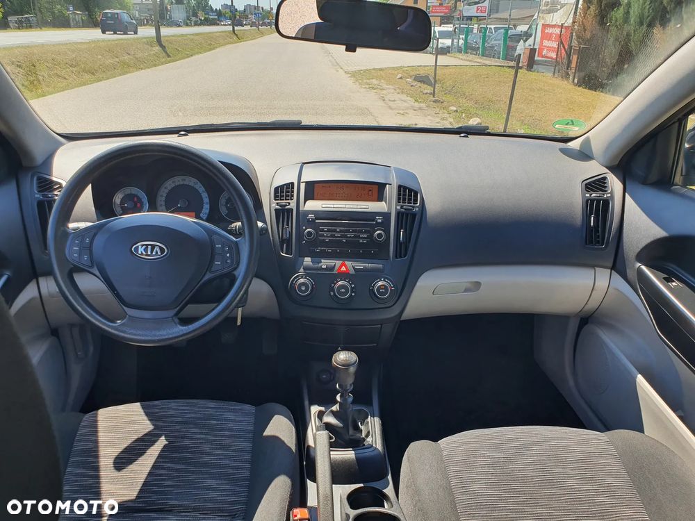 Kia Ceed 1.4 CVVT Attract - 11