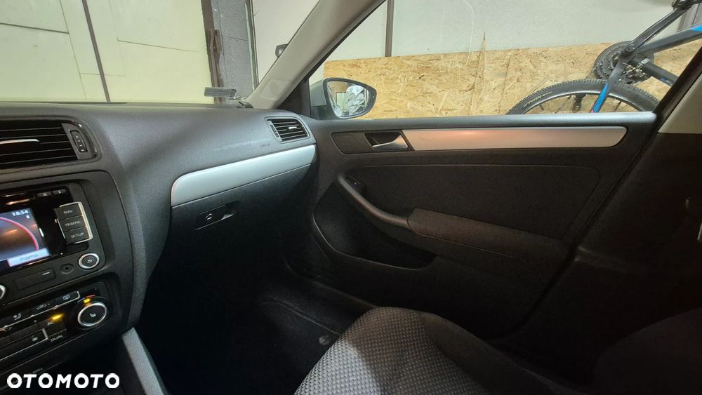 Volkswagen Jetta 1.6 TDI DPF Trendline - 12
