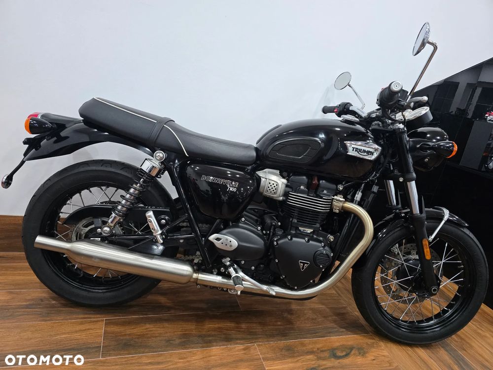 Triumph Bonneville - 33
