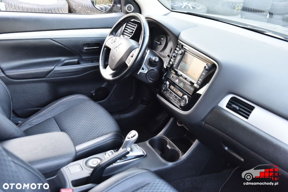 Mitsubishi Outlander - 25
