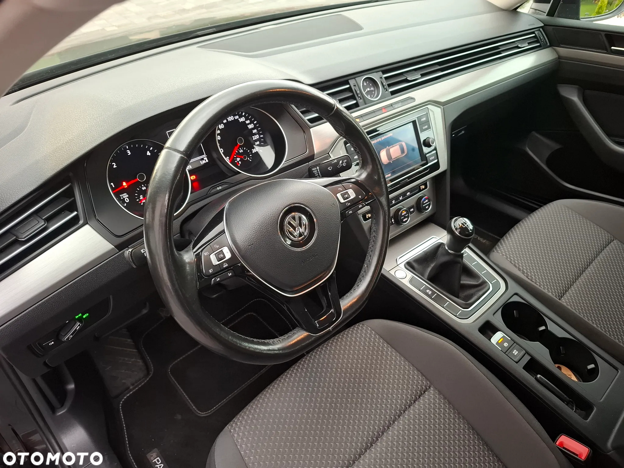 Volkswagen Passat 1.6 TDI BMT Comfortline - 8