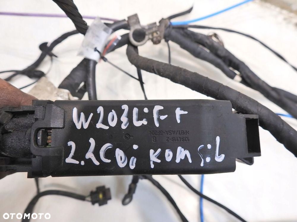 WIĄZKA INSTALACJA KOMORY SILNIKA MERCEDES W203 2.2 CDI 2035407135 - 2